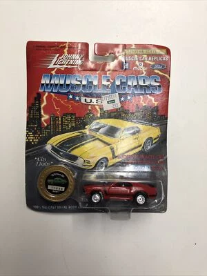 JOHNNY LIGHTNING 1970 BOSS 302 ROJO/NARANJA VARIACIÓN DE COLOR MIP ENVÍO GRATUITO A EE. UU. Foto 1 de 2