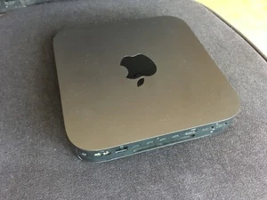 Apple Mac mini (Intel Core i7 8ème Gén., 3GHz, 256Go SSD, 32Go RAM) - Photo 1/2