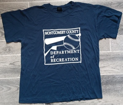 Camiseta masculina grande azul marinho anos 80 vintage Montgomery County Department Of Recreation Department Of Recreation - Imagem 1 de 4
