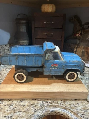 Vintage Metal Tonka Working Hydraulic Dump Truck Duals On Back - image 1 of 4