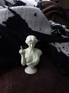 Goddess Middle Finger Statue Funny - Picture 1 of 10