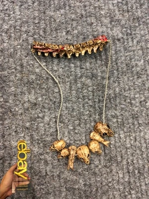 1/6 Hot Toys MMS190 AVP Alien Vs Predator Scar Necklace for Action Figure - Image 1 of 3