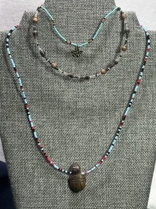 4 Pieces Of Native American Inspired Beaded Jewelry. 3 Chokers & 1 Bracelet EUC - Picture 1 of 14