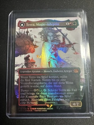 MTG Final Fantasy Terra, Magie-Adeptin - Foil Borderless Mythic 0323 NM Deutsch - Bild 1 von 4