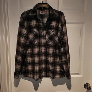 Men's sz M Grey Black Plaid FLEECE Long Sleeved Button Down Shirt Wrangler - Picture 1 of 7