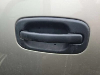 Manija de puerta exterior trasera izquierda usada se adapta a: Chevrolet Silverado 2500 2001 camioneta d Foto 1 de 4