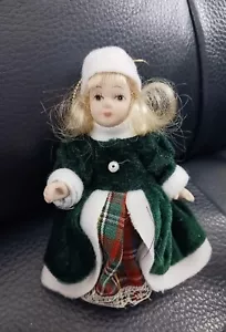 Porzellanpuppe mit grünem Samtmantel Weihnachtsschmuck, Vintage - Bild 1 von 11