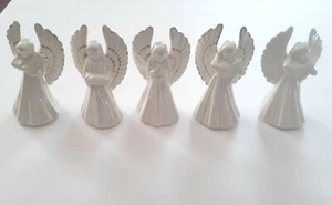 Ángeles de cerámica. 5 ángeles cada uno haciendo funciones separadas. 4 pulgadas de alto. - Imagen 1 de 8