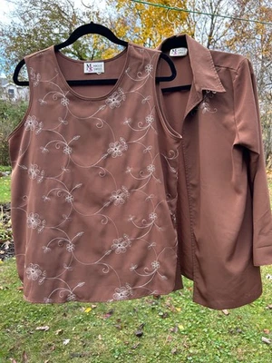Conjunto de chaqueta y top vintage Maggie Sweet de 2 piezas marrón con bordado floral grande Foto 1 de 4