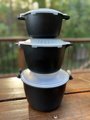 Pampered Chef Set 3 Microwave Micro Cooker Plus Steamer w Locking Lids Travel - Image 1 of 4