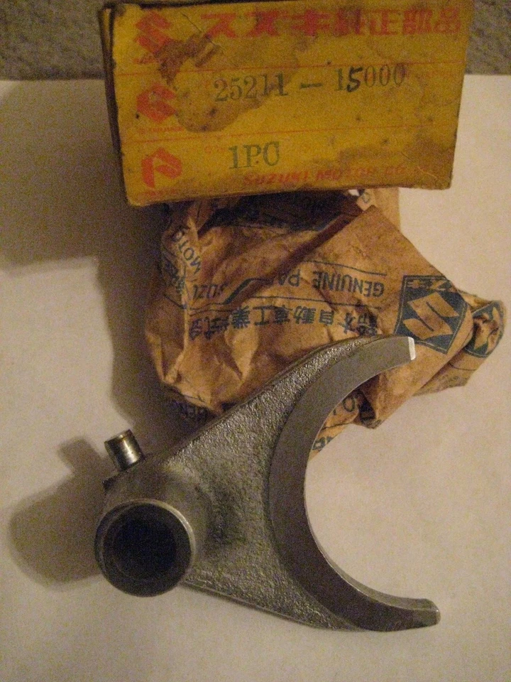 HORQUILLA DE CAMBIO DE MARCHAS SUZUKI T500 COBRA/T500/GT500 #1 ¡NUEVA! Foto 1 de 1