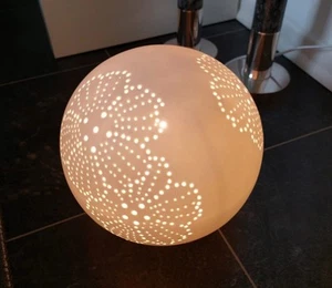 Gilde Porzellan Lampe Kugel Tischlampe Lichtkugel Kugellampe Weiß Tischleucht - Bild 1 von 7