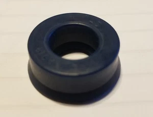 MUU-22.4x30x5, Metric, Rod U Seal, Urethane - Picture 1 of 2