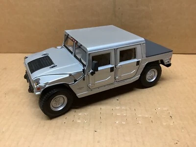 2002 MAISTO  Premier Edition Hummer H2 SUV 1/18 Diecast  Silver Preowned No Box - Image 1 of 4