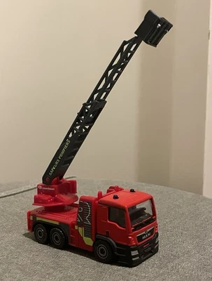 Modellino MAN TGS Camion Dei Pompieri Con Grande Scala Nuovo Senza Scatola 1/87 - Immagine 1 di 4