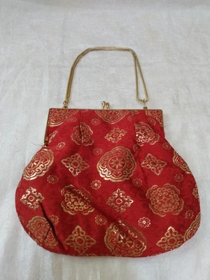 Vtg Walborg Purse Hong Kong Made Red Clam Shell Gold Chain Strap Embroidered Bag - Image 1 of 4