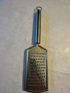 WMF Käsereibe Profi Plus Reibe 25 cm Zitronen Gemüse Cromargan® Edelstahl - Bild 1 von 8