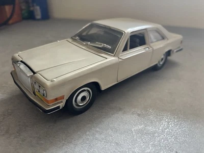 Rolls Royce Camargue Burago Cod.3001 scala 1:22 - Vintage - Immagine 1 di 4