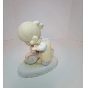 Vintage Precious Moments Figurine, 136255 Growing in Grace, Age 6 - Picture 1 of 7