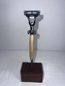 The Art Of Shaving Mach 3 Blond Horn Razor - Picture 1 of 6