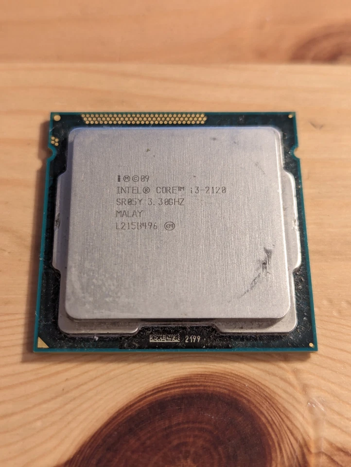 CPU Intel Core i3-2120: 3.30 GHz, 2c/4t, 65 W, iGPU, 2nd gen Sandy Bridge, SR05Y - Immagine 1 di 3