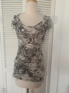 T-shirt In Vein nera con frange floreale e cappuccio manica taglia S - Foto 1 di 5