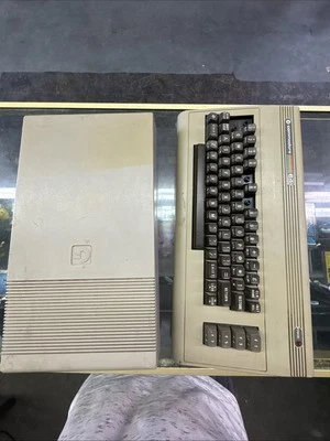 Consola Commodore64 - SIN PROBAR Viene con Unidad de Disquete Commodore Modelo 1541 Foto 1 de 4