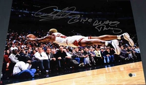 DENNIS RODMAN SIGNIERT CHICAGO BULLS TAUCHEN 16x20 FOTO MIT ALLEM GEBEN - Bild 1 von 1