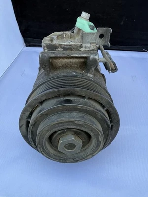 Compresor de aire acondicionado OEM Mercedes Benz A0008302100 Foto 1 de 4