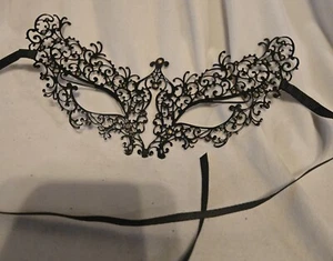 Cos Play Damen Gesichtsmaske schwarz Metall aufwendiges Design mit Strasssteinen - Bild 1 von 4
