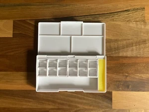 Derwent Aquarell 12 halbe Töpfe LEER Reisekarton weiß neu - Bild 1 von 5