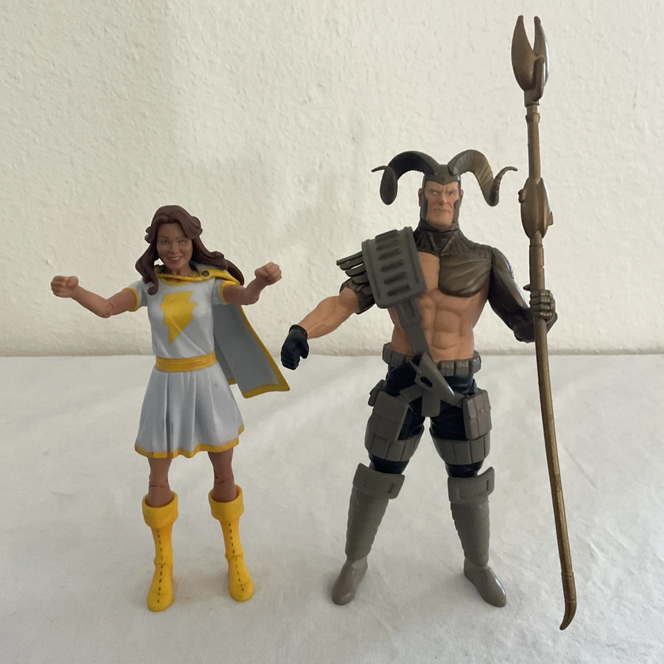 "Figura de acción de cómic coleccionable DC Direct Kingdom Come Magog 7"" con lanza" Foto 1 de 4