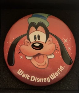 Vintage Goofy Walt Disney World Metal Button Pin - Picture 1 of 4