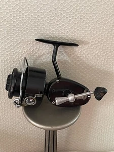 Carrete giratorio Garcia Mitchell 300 vintage hecho en Francia ¡Funciona! ¡Bonito! - Imagen 1 de 8