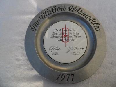 Nuevo de Lote Antiguo 1977 One Million Oldsmobile placa de distribuidor muy rara coleccionable Foto 1 de 4