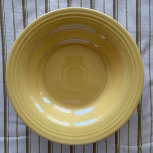 Vintage Fiestaware deep plate / bowl in yellow - 1936 - Picture 1 of 6