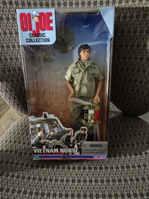 5 muñecas Barbie y 1 G I Joe. Y 1 Barbie de 1966 Foto 1 de 4