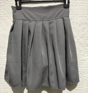 Gray Pleated School Girl Skirt With Built In Shorts Girls(Brand Unknown) Size M - Picture 1 of 8