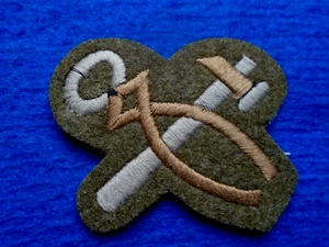 GENUINE BRITISH ARMY FOOT GUARDS ARMOURERS EMBROIDERED TRADE BADGE - Picture 1 of 2