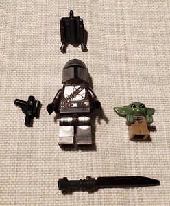 LEGO Star Wars Minifigures The Mandalorian with Grogu/Baby Yoda From Set 75361 - Picture 1 of 3