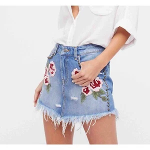 Falda Vaquera Free People Talla 29 Floral Fray Jean Bordada Nueva Mini Boho Chic - Imagen 1 de 9