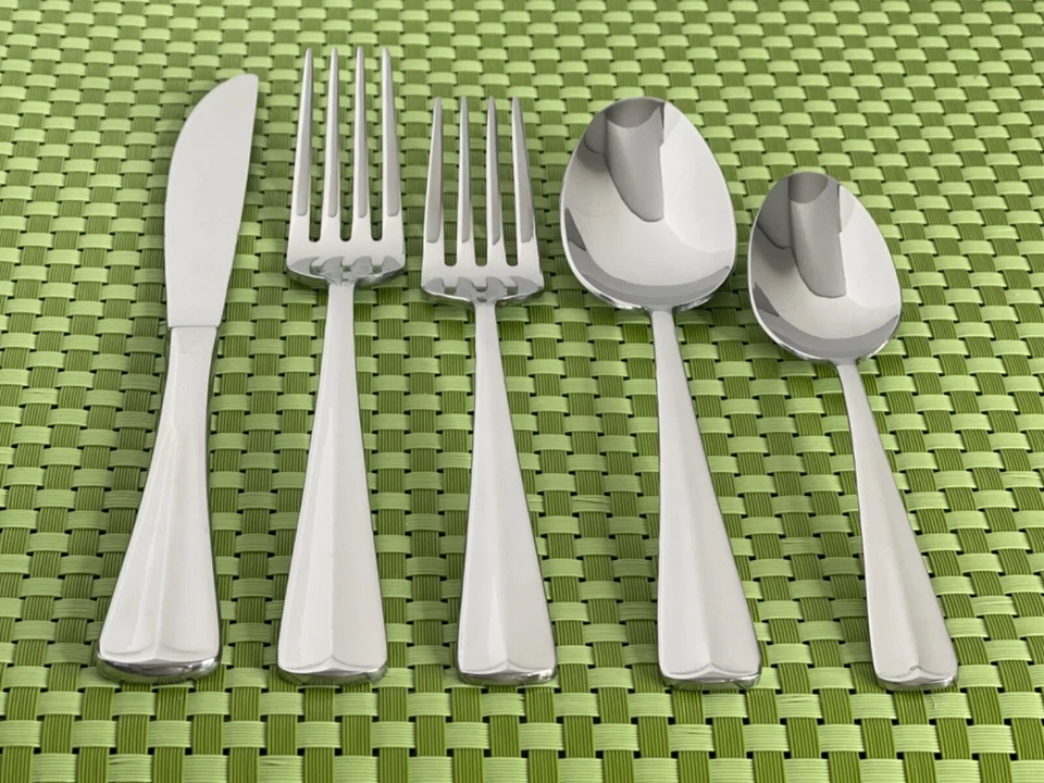 Wallace SADIE Stainless Glossy Center Ridge China NEW Choice Flatware B152N