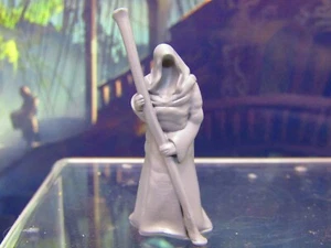 Mysteriöse Kapuzenfigur Miniatur Mini Scatter Terrain Landschaft Requisiten Minis - Bild 1 von 7