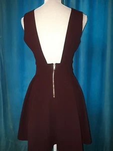 Haute Monde Kleid, schmeichelhafte Passform, Faltenrock & offener Rücken - Bild 1 von 6