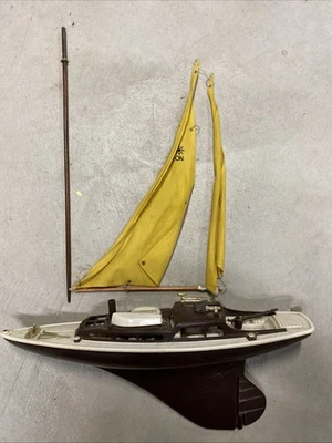 Винтажный 1964 Eldon гонки шлюп игрушка парусник с желтой ткани паруса ** запчасти - Изображение 1 из 4