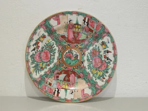 CHINESE CANTON FAMILLE ROSE PORCELAIN PLATE - Foto 1 di 17