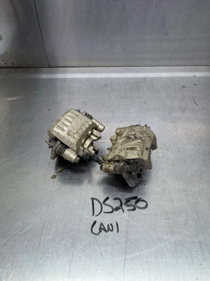 Pinzas de freno delanteras Can-Am DS250 2009 06 07 08 09 S45100RCA000 S45200RCA000 Foto 1 de 3