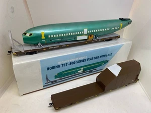 HO Boeing 737 Fuselage car and buffer, custom RTR - Picture 1 of 7