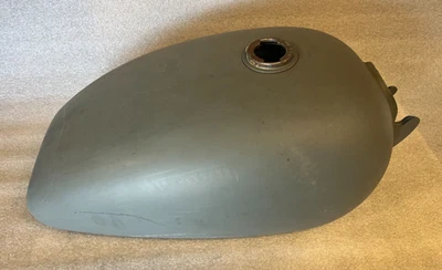 NOS 原装 Harley DavidsonFX 油箱(底漆)61214-73A 1975 - 1981 FX (U656) — 第 1/4 张图片