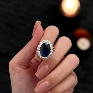 Alianza de oro de 18 quilates corte ovalado zafiro azul cultivado en laboratorio diamante natural de 8,30 quilates - Imagen 1 de 12